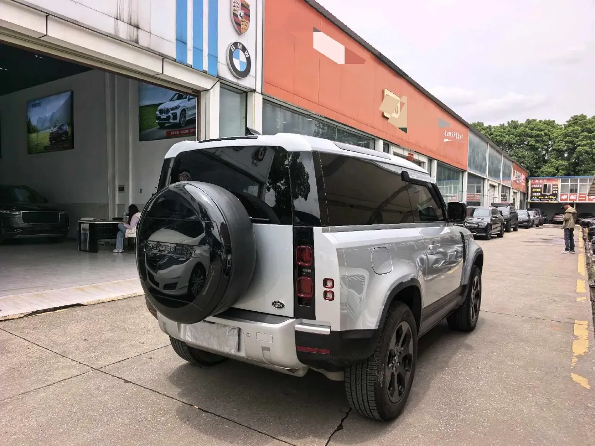 2022 Land Rover Defender 2.0T 300HP L4 8AT,autocango,china used car exporter,china ev exporter,chinese used car exporter,chinese used ev exporter