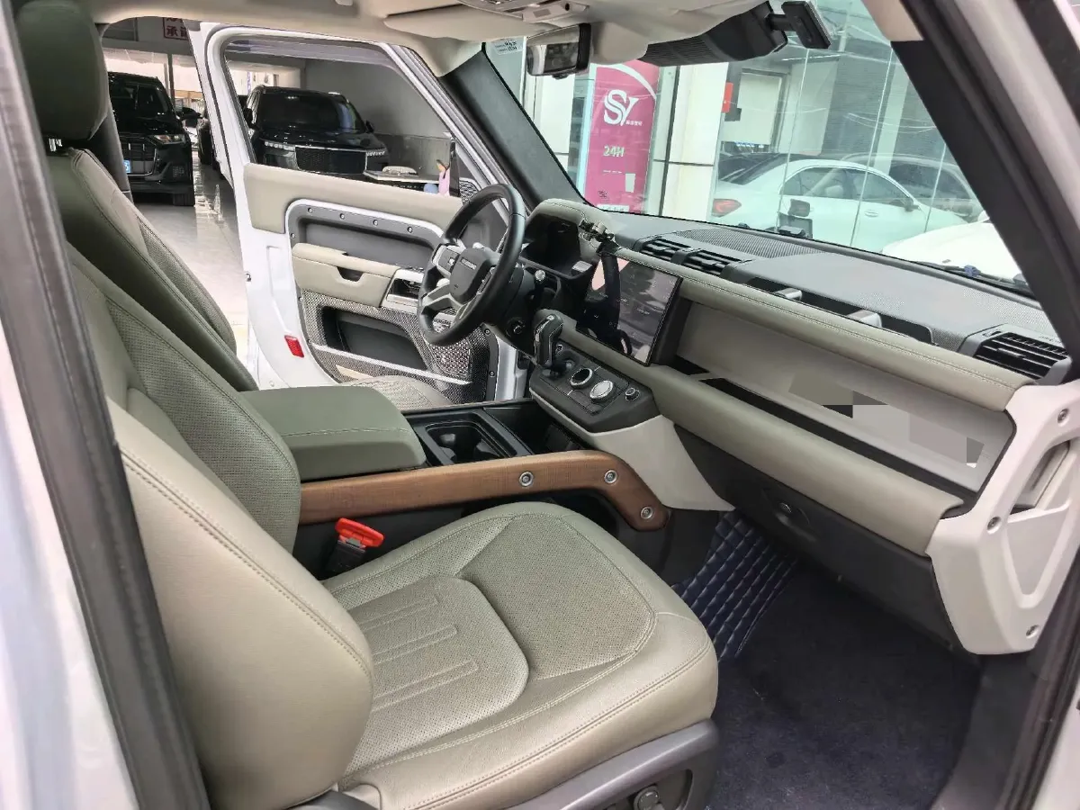 2022 Land Rover Defender 2.0T 300HP L4 8AT,autocango,china used car exporter,china ev exporter,chinese used car exporter,chinese used ev exporter