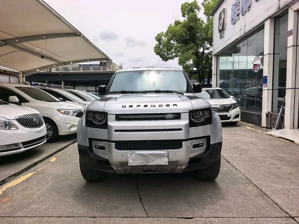 2022 Land Rover Defender 2.0T 300HP L4 8AT,autocango,china used car exporter,china ev exporter,chinese used car exporter,chinese used ev exporter