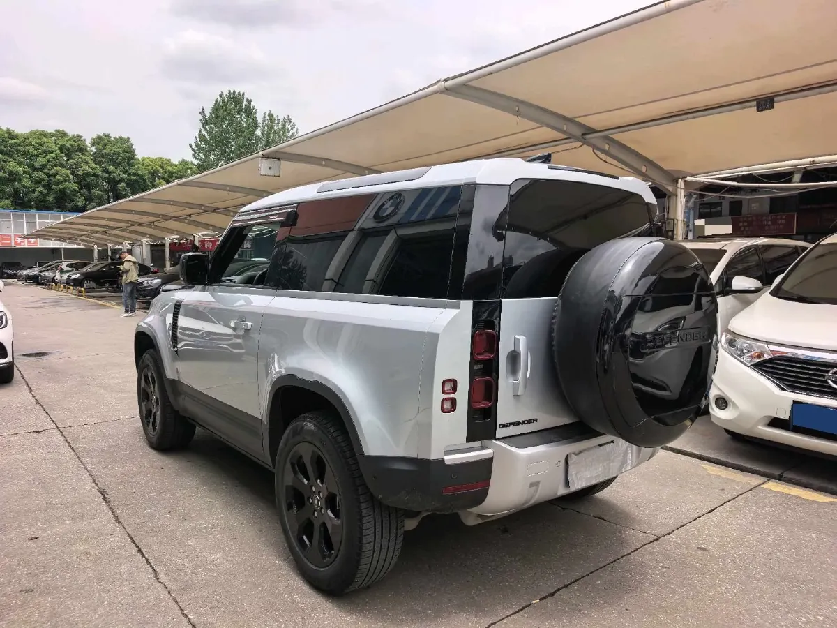 2022 Land Rover Defender 2.0T 300HP L4 8AT,autocango,china used car exporter,china ev exporter,chinese used car exporter,chinese used ev exporter