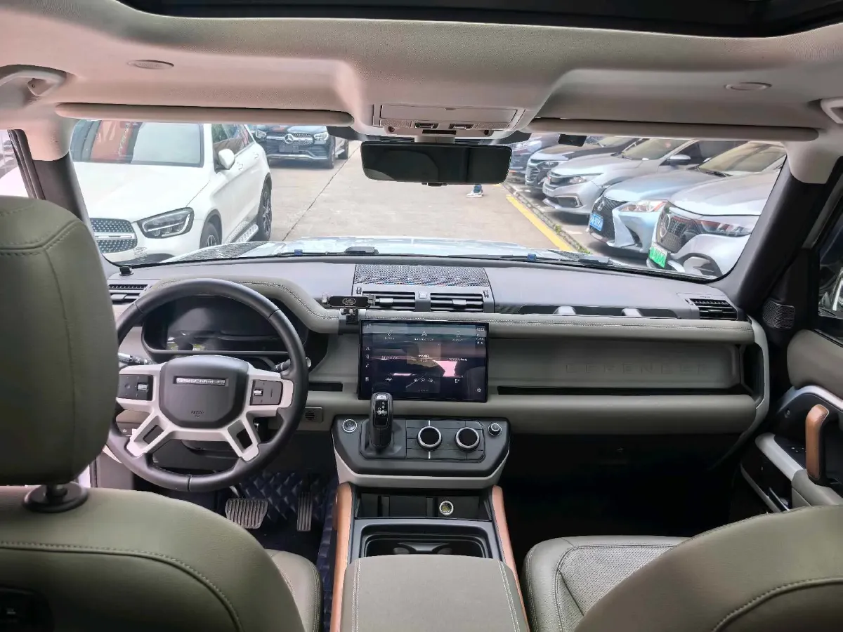 2022 Land Rover Defender 2.0T 300HP L4 8AT,autocango,china used car exporter,china ev exporter,chinese used car exporter,chinese used ev exporter