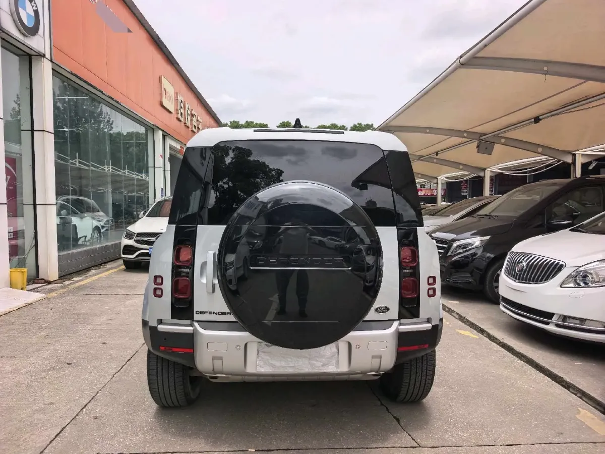 2022 Land Rover Defender 2.0T 300HP L4 8AT,autocango,china used car exporter,china ev exporter,chinese used car exporter,chinese used ev exporter