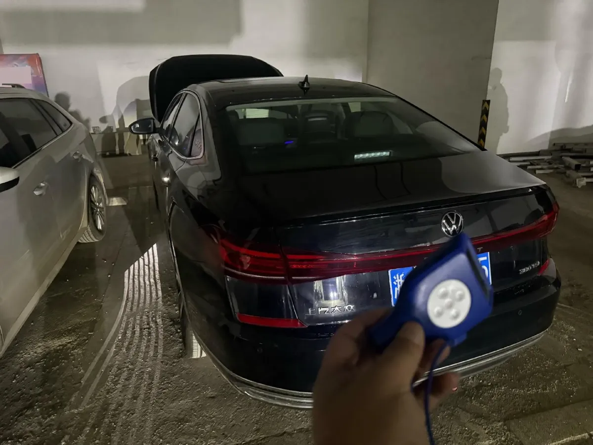 2023 Volkswagen Passat 2.0T 220HP L4 7DCT,autocango,china used car exporter,china ev exporter,chinese used car exporter,chinese used ev exporter