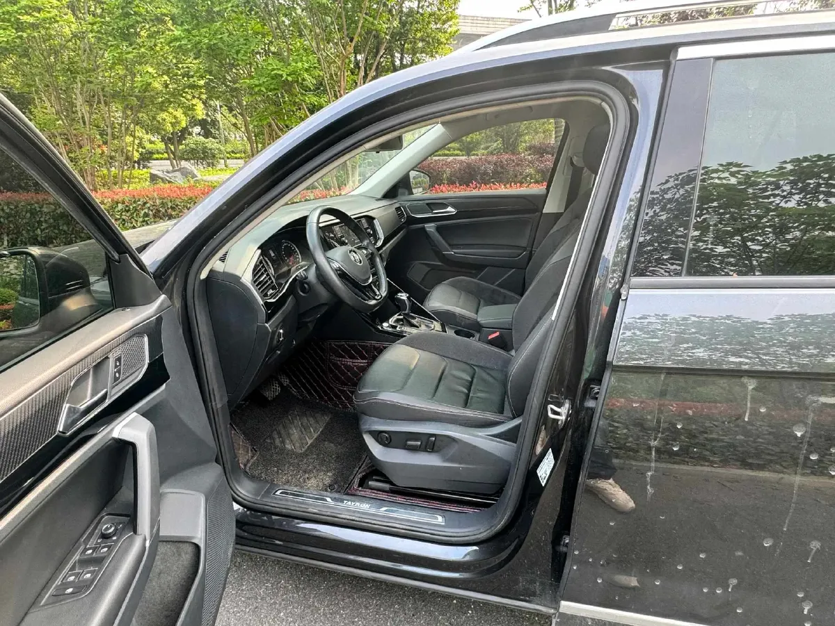 2019 Jeep Cherokee 2.0T 234HP L4 9AT,autocango,china used car exporter,china ev exporter,chinese used car exporter,chinese used ev exporter