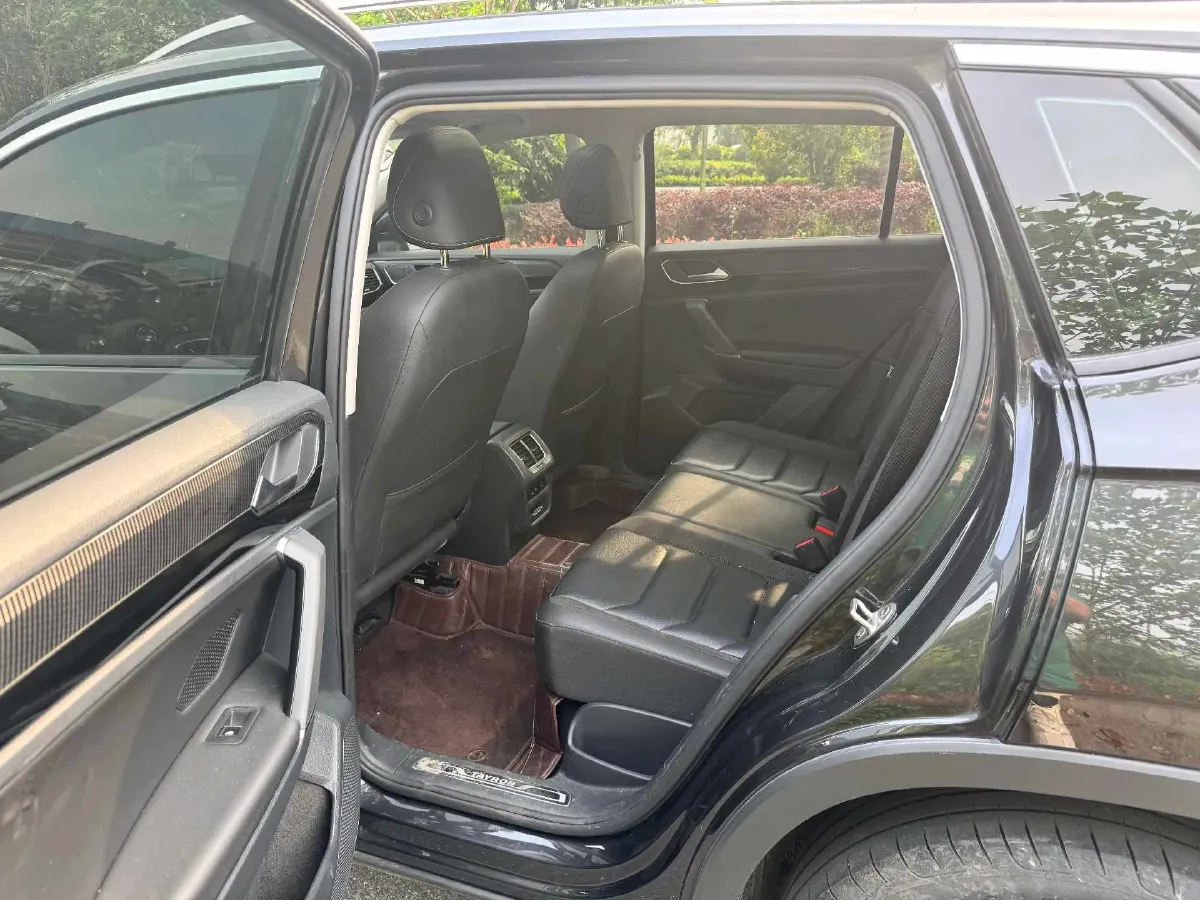 2019 Jeep Cherokee 2.0T 234HP L4 9AT,autocango,china used car exporter,china ev exporter,chinese used car exporter,chinese used ev exporter