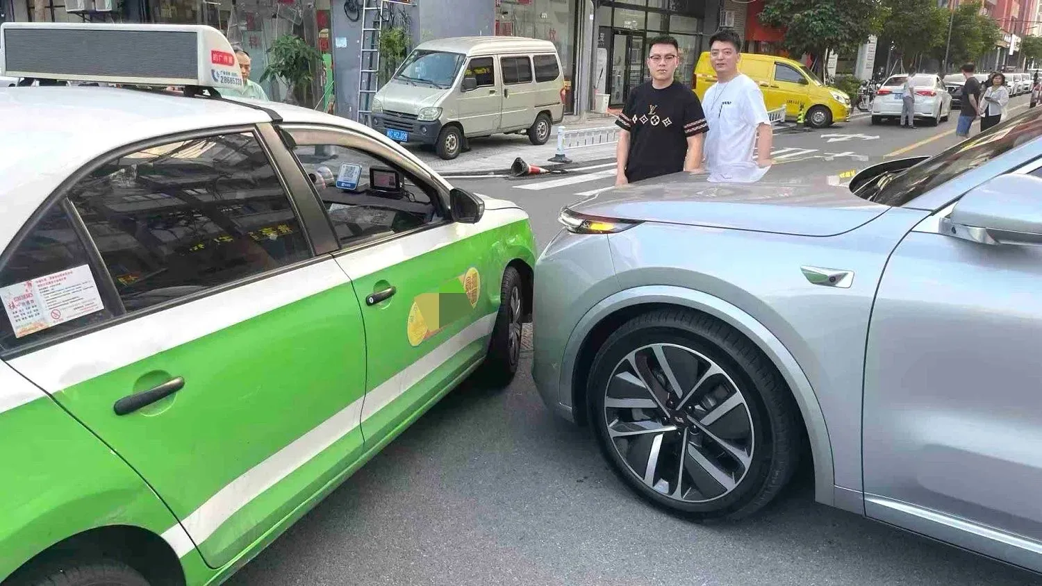 2022 Li L9 Range Extended 154HP REEV 42.6KWH,autocango,china used car exporter,china ev exporter,chinese used car exporter,chinese used ev exporter