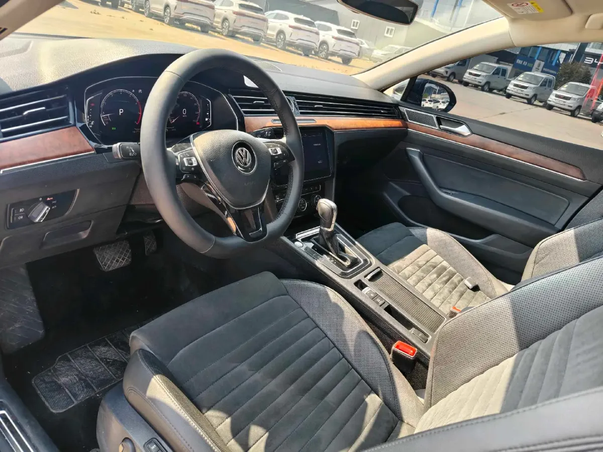 2019 Volkswagen Magotan 2.0T 186HP L4 7DCT,autocango,china used car exporter,china ev exporter,chinese used car exporter,chinese used ev exporter
