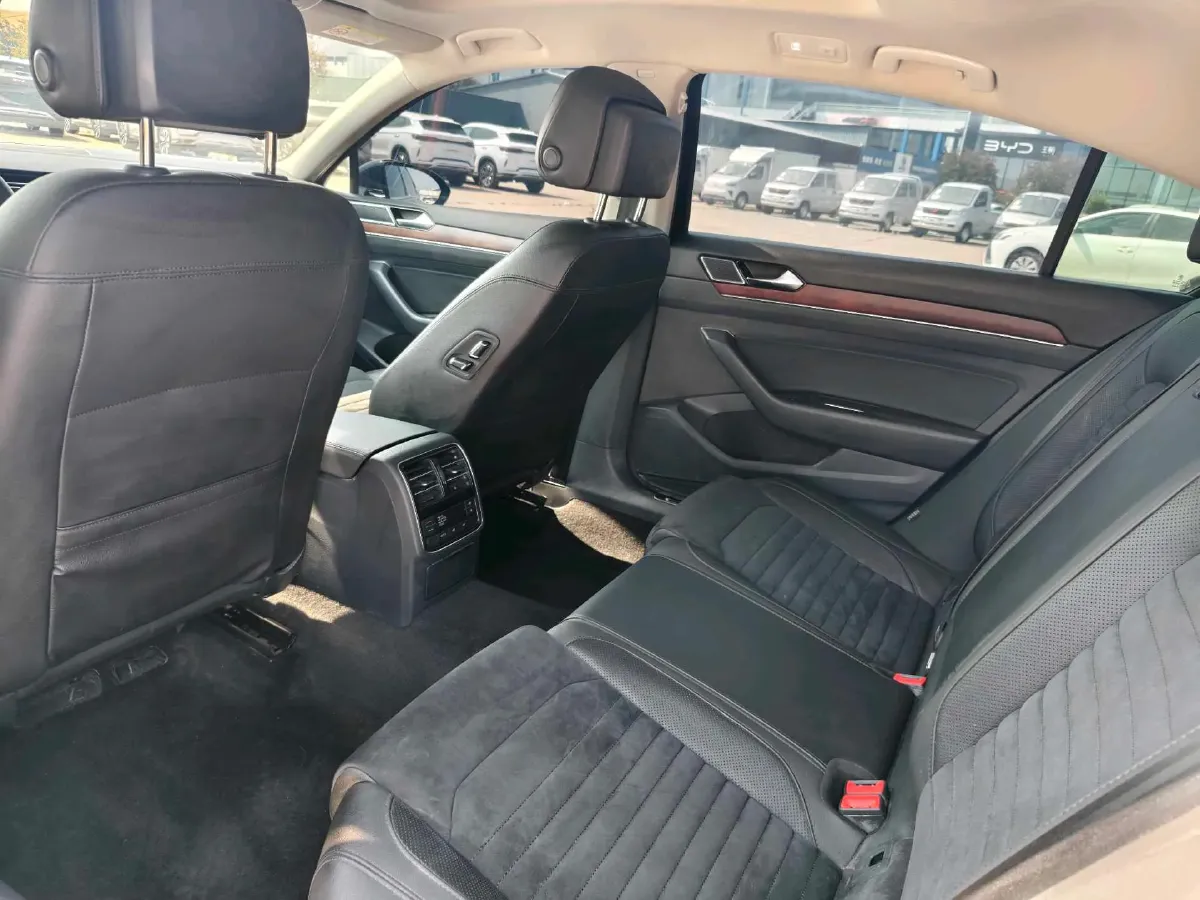 2019 Volkswagen Magotan 2.0T 186HP L4 7DCT,autocango,china used car exporter,china ev exporter,chinese used car exporter,chinese used ev exporter