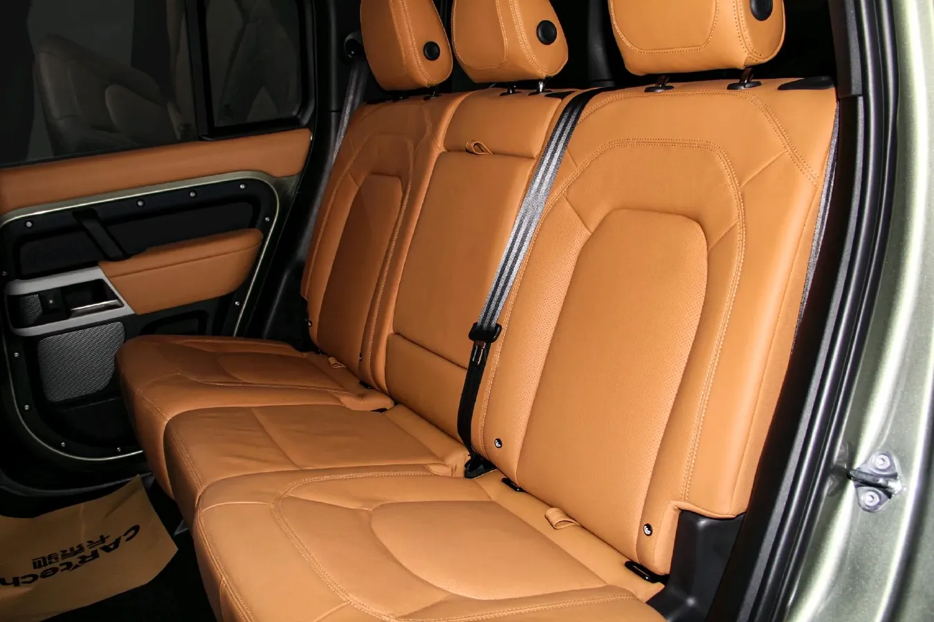 2023 Land Rover Defender 3.0T 400HP L6 8AT,autocango,china used car exporter,china ev exporter,chinese used car exporter,chinese used ev exporter