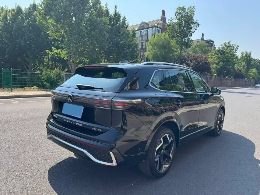 2025 Volkswagen Tiguan L 2.0T 220HP L4 7DCT,autocango,china used car exporter,china ev exporter,chinese used car exporter,chinese used ev exporter