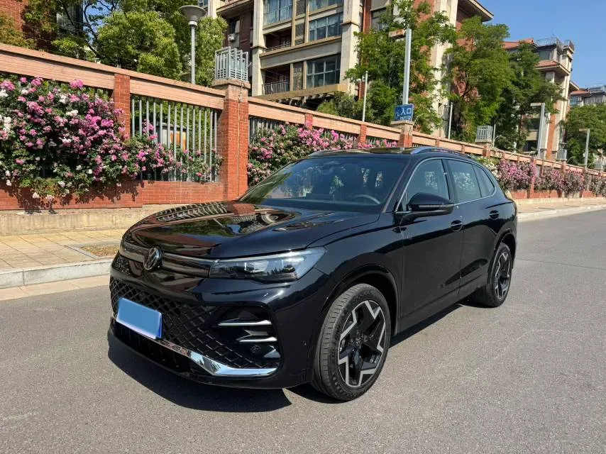 2025 Volkswagen Tiguan L 2.0T 220HP L4 7DCT,autocango,china used car exporter,china ev exporter,chinese used car exporter,chinese used ev exporter