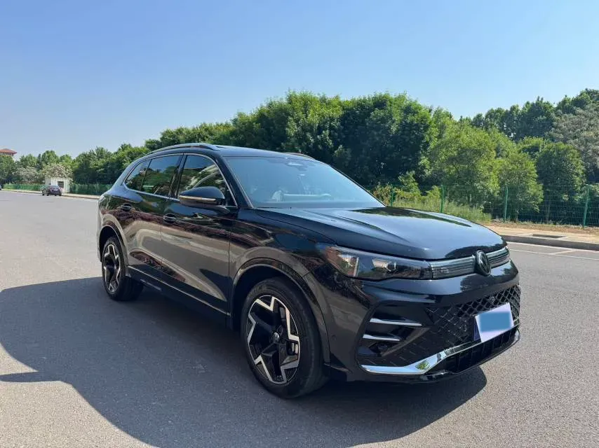 2025 Volkswagen Tiguan L 2.0T 220HP L4 7DCT,autocango,china used car exporter,china ev exporter,chinese used car exporter,chinese used ev exporter