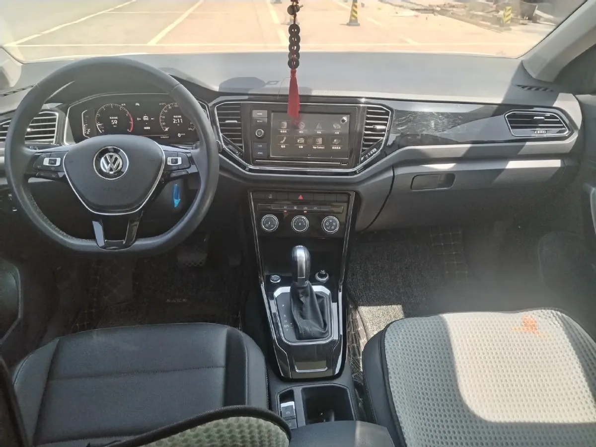 2021 Volkswagen T-Roc 1.4T 150HP L4 7DCT,autocango,china used car exporter,china ev exporter,chinese used car exporter,chinese used ev exporter
