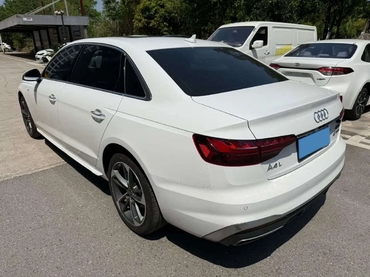 2022 Audi A4L 2.0T 190HP L4 7DCT,autocango,china used car exporter,china ev exporter,chinese used car exporter,chinese used ev exporter