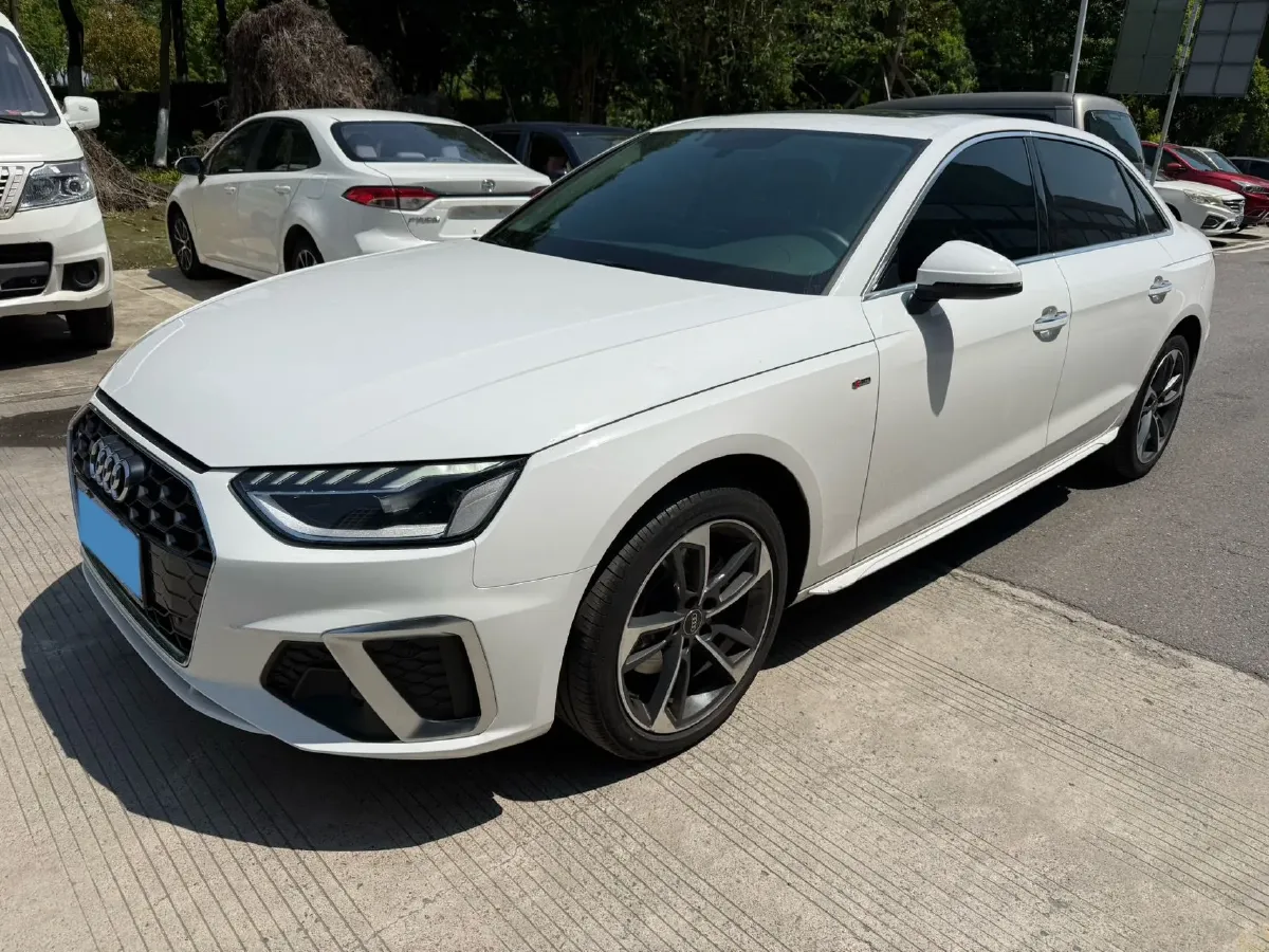 2022 Audi A4L 2.0T 190HP L4 7DCT,autocango,china used car exporter,china ev exporter,chinese used car exporter,chinese used ev exporter