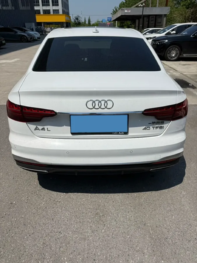 2022 Audi A4L 2.0T 190HP L4 7DCT,autocango,china used car exporter,china ev exporter,chinese used car exporter,chinese used ev exporter