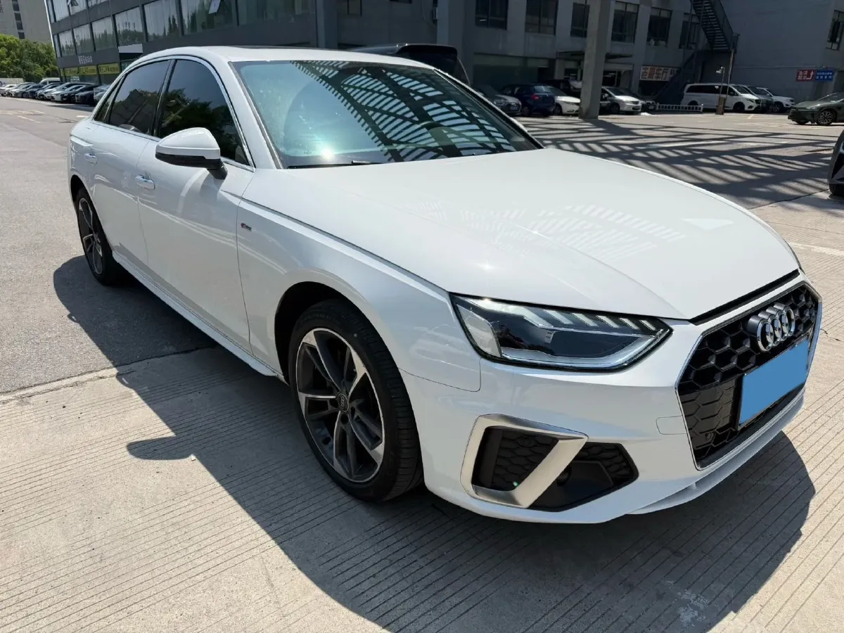 2022 Audi A4L 2.0T 190HP L4 7DCT,autocango,china used car exporter,china ev exporter,chinese used car exporter,chinese used ev exporter