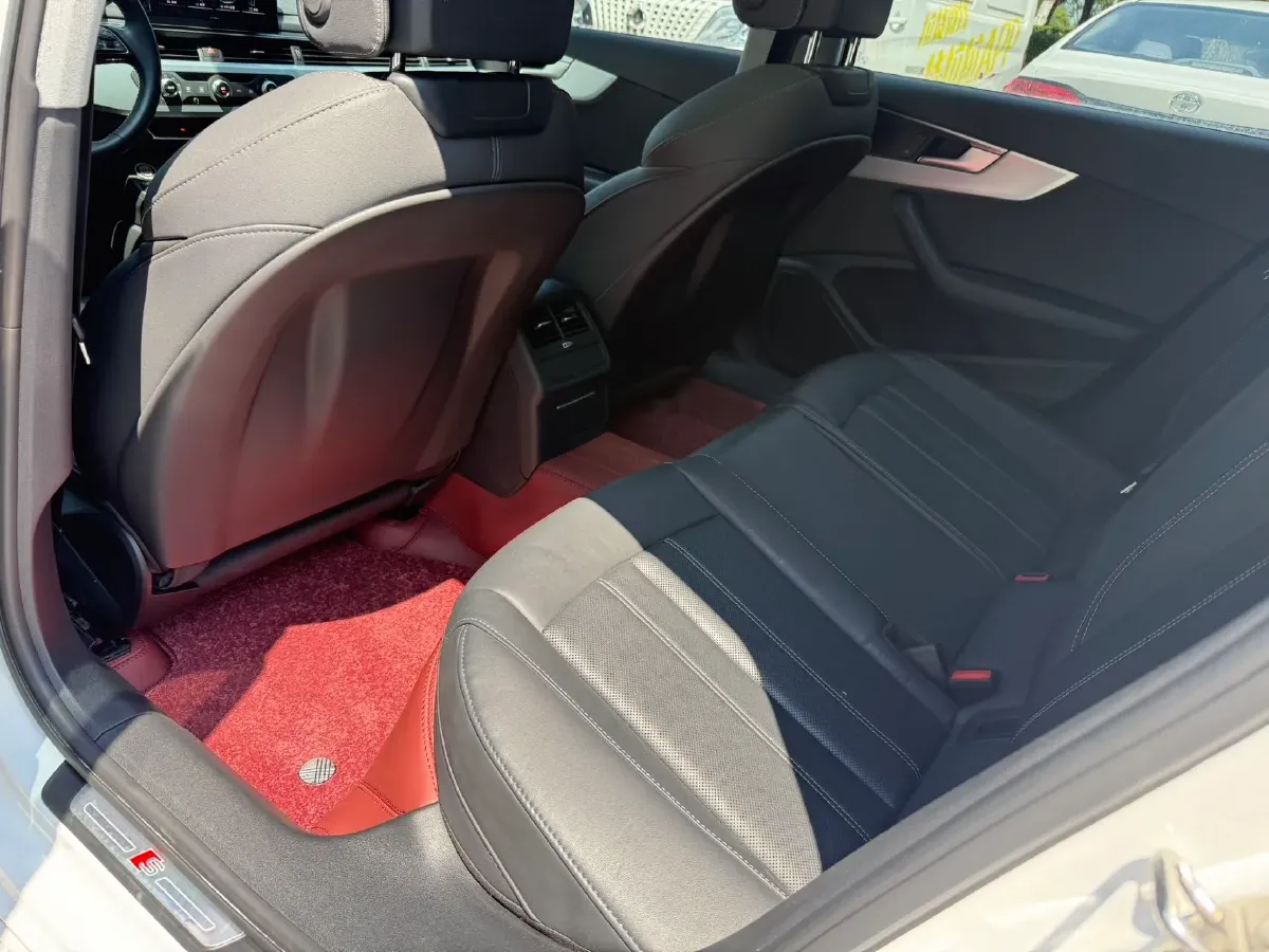 2022 Audi A4L 2.0T 190HP L4 7DCT,autocango,china used car exporter,china ev exporter,chinese used car exporter,chinese used ev exporter