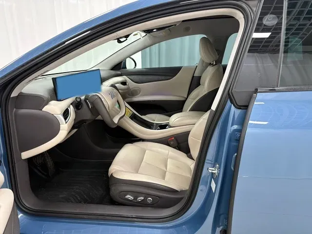 2024 IM L6 BEV 75KWH,autocango,china used car exporter,china ev exporter,chinese used car exporter,chinese used ev exporter