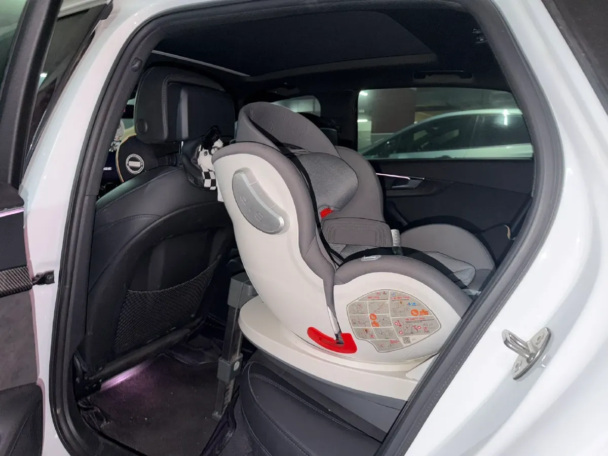 2020 Audi A4L 2.0T 252HP L4 7DCT,autocango,china used car exporter,china ev exporter,chinese used car exporter,chinese used ev exporter
