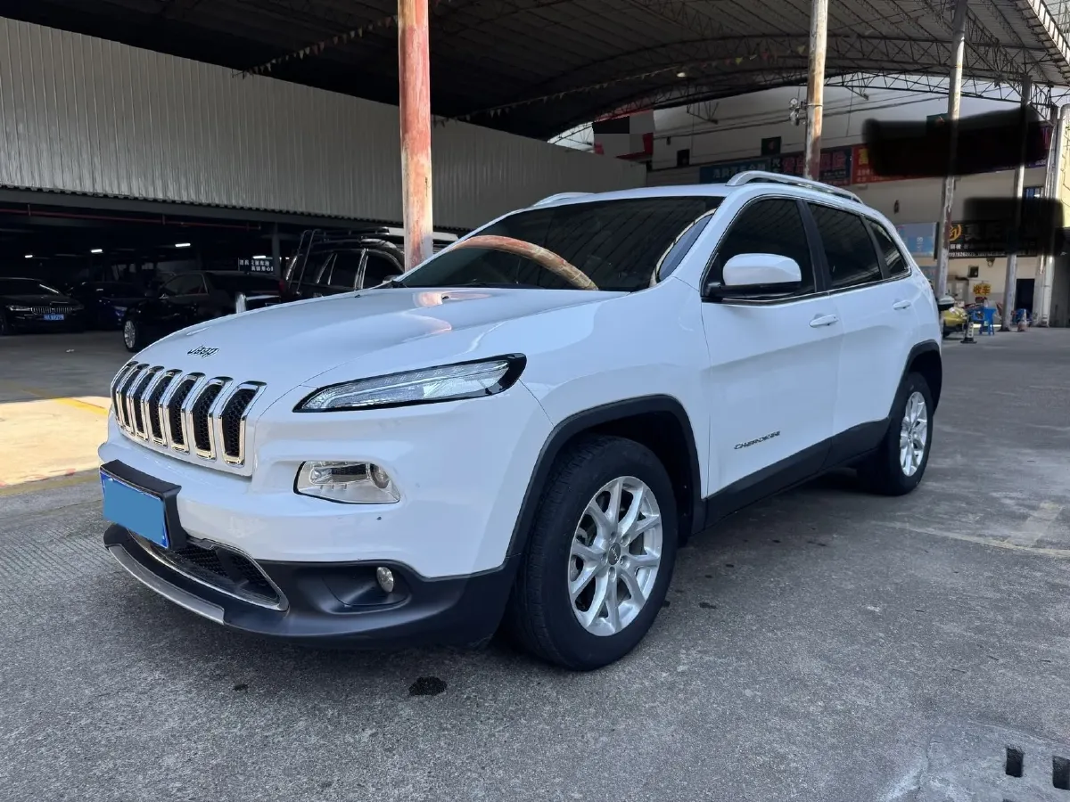 2017 Jeep Cherokee 2.0L 155HP L4 9AT,autocango,china used car exporter,china ev exporter,chinese used car exporter,chinese used ev exporter