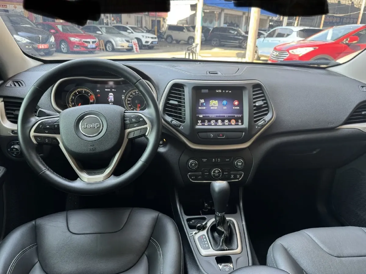 2017 Jeep Cherokee 2.0L 155HP L4 9AT,autocango,china used car exporter,china ev exporter,chinese used car exporter,chinese used ev exporter