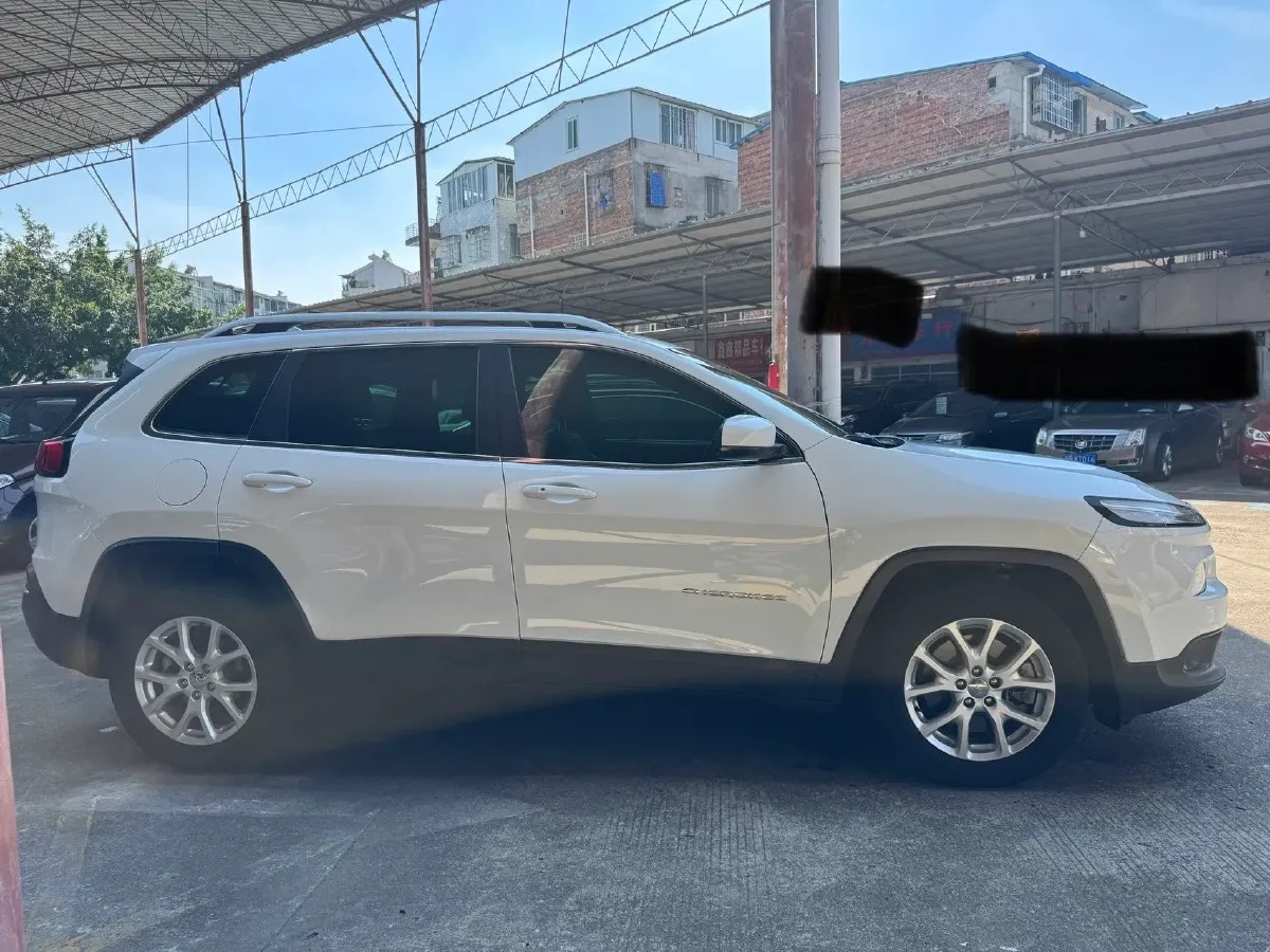 2017 Jeep Cherokee 2.0L 155HP L4 9AT,autocango,china used car exporter,china ev exporter,chinese used car exporter,chinese used ev exporter