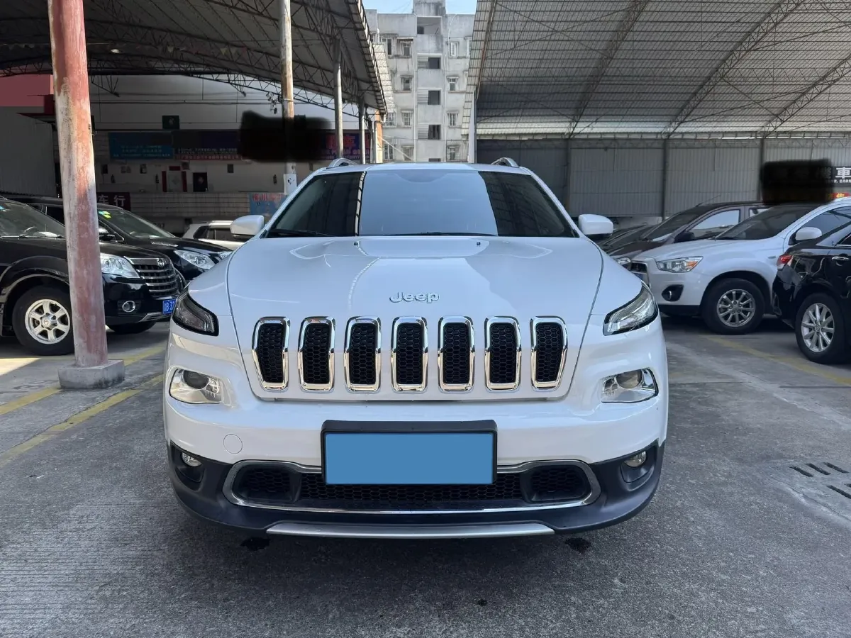 2017 Jeep Cherokee 2.0L 155HP L4 9AT,autocango,china used car exporter,china ev exporter,chinese used car exporter,chinese used ev exporter