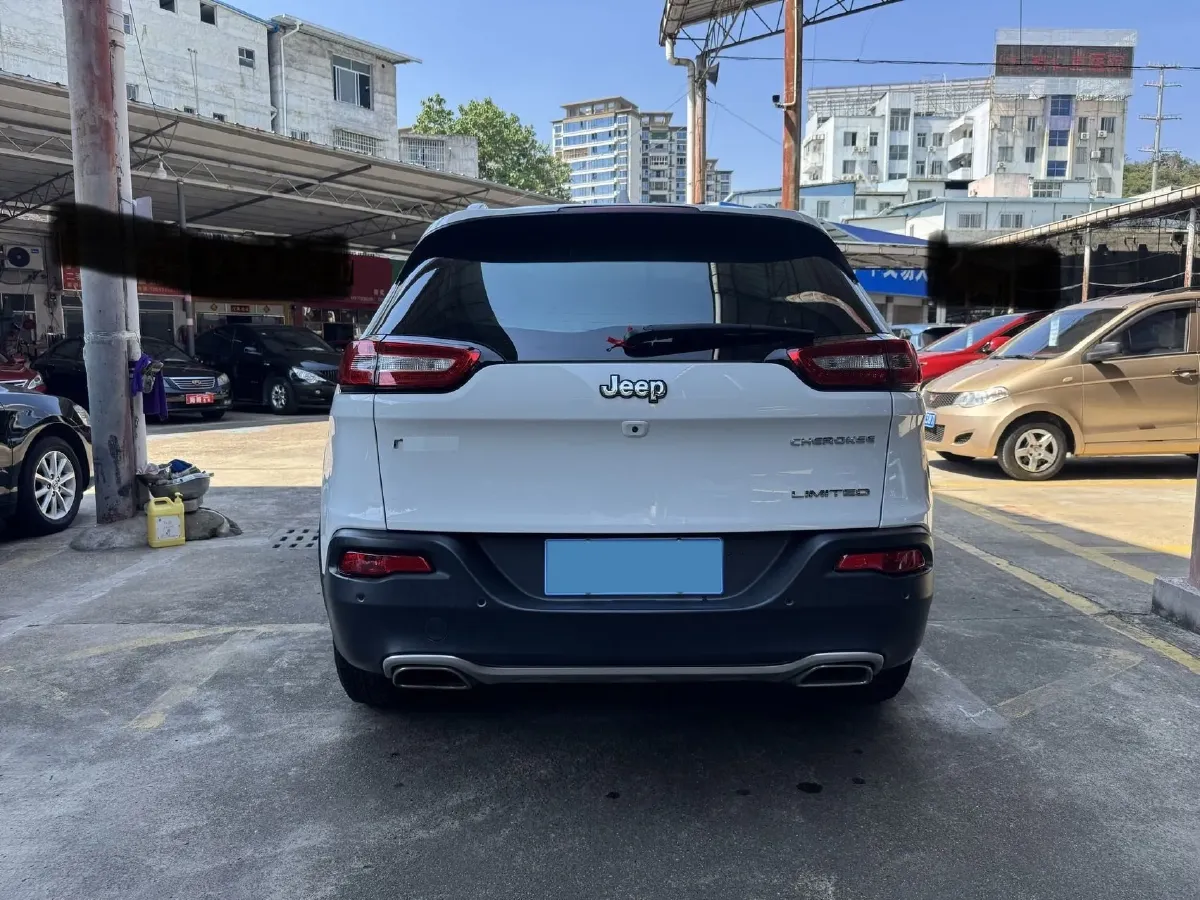 2017 Jeep Cherokee 2.0L 155HP L4 9AT,autocango,china used car exporter,china ev exporter,chinese used car exporter,chinese used ev exporter
