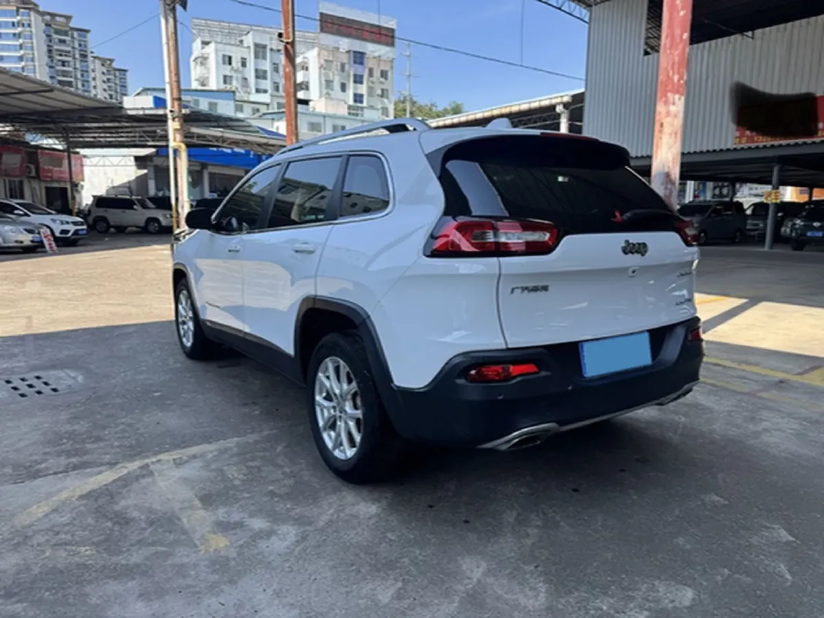 2017 Jeep Cherokee 2.0L 155HP L4 9AT,autocango,china used car exporter,china ev exporter,chinese used car exporter,chinese used ev exporter