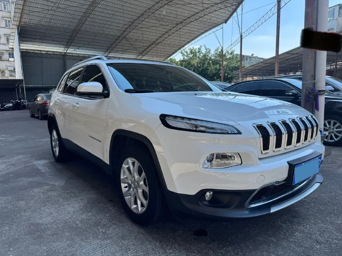 2017 Jeep Cherokee 2.0L 155HP L4 9AT,autocango,china used car exporter,china ev exporter,chinese used car exporter,chinese used ev exporter