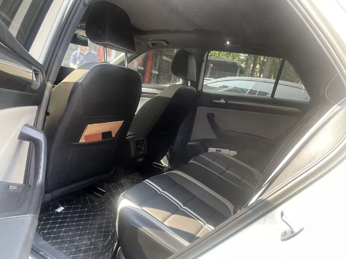 2024 Volkswagen T-Roc 1.5T 160HP L4 7DCT,autocango,china used car exporter,china ev exporter,chinese used car exporter,chinese used ev exporter