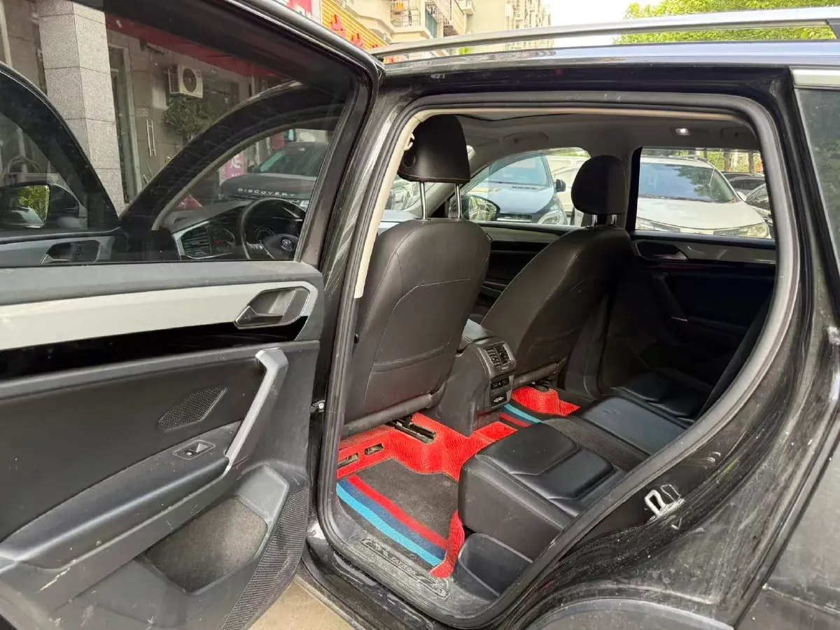 2019 Jeep Cherokee 2.0T 234HP L4 9AT,autocango,china used car exporter,china ev exporter,chinese used car exporter,chinese used ev exporter