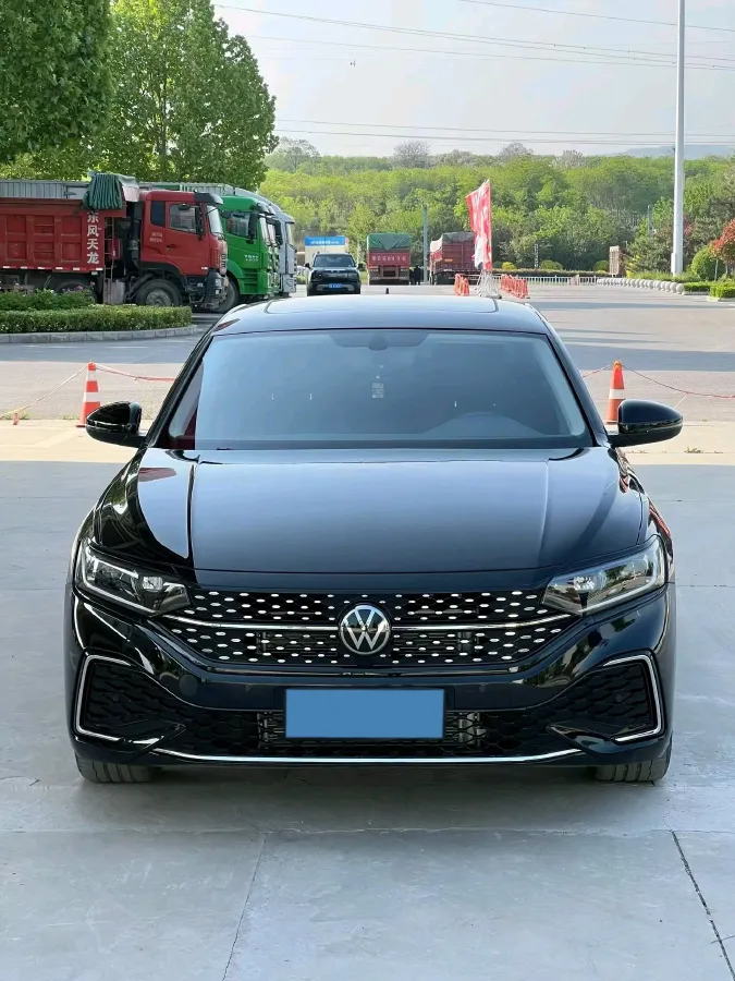 2024 Volkswagen Passat 2.0T 186HP L4 7DCT,autocango,china used car exporter,china ev exporter,chinese used car exporter,chinese used ev exporter