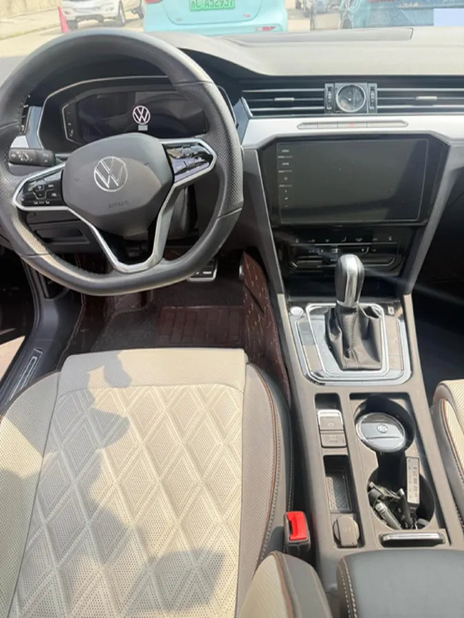 2023 Volkswagen Magotan 2.0T 186HP L4 7DCT,autocango,china used car exporter,china ev exporter,chinese used car exporter,chinese used ev exporter