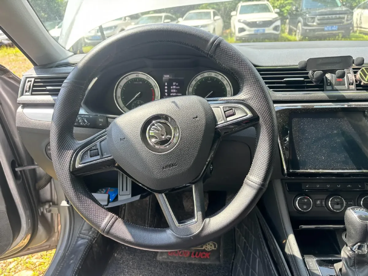 2018 Skoda Superb 1.8T 180HP L4 7DCT,autocango,china used car exporter,china ev exporter,chinese used car exporter,chinese used ev exporter