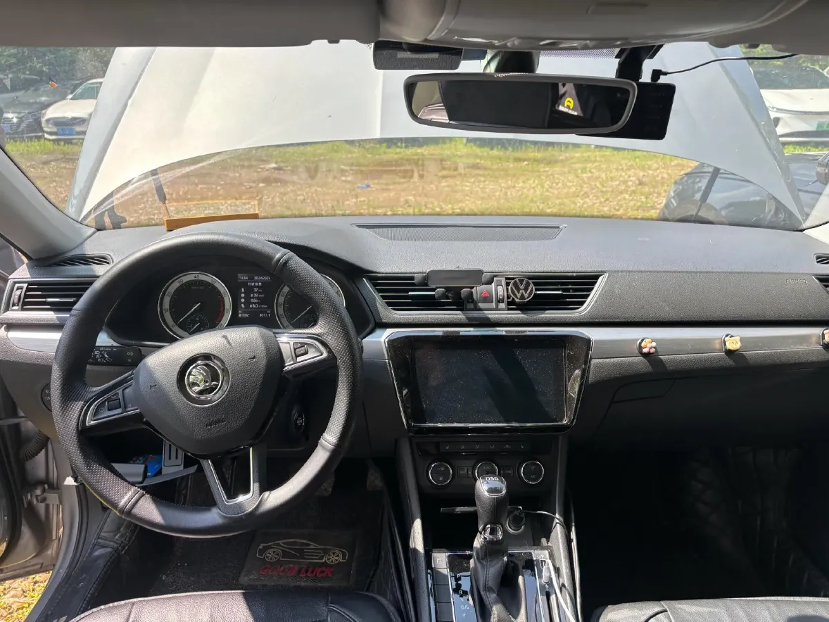 2018 Skoda Superb 1.8T 180HP L4 7DCT,autocango,china used car exporter,china ev exporter,chinese used car exporter,chinese used ev exporter