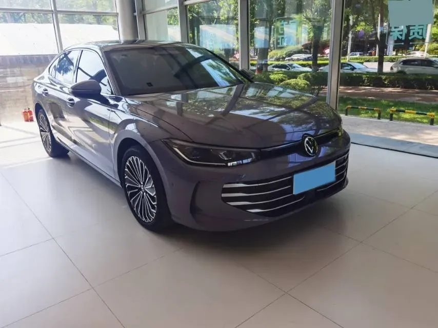 2025 Volkswagen Passat 2.0T 220HP L4 7DCT,autocango,china used car exporter,china ev exporter,chinese used car exporter,chinese used ev exporter