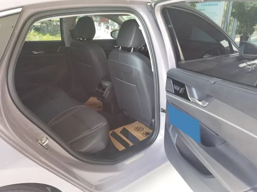 2025 Volkswagen Passat 2.0T 220HP L4 7DCT,autocango,china used car exporter,china ev exporter,chinese used car exporter,chinese used ev exporter