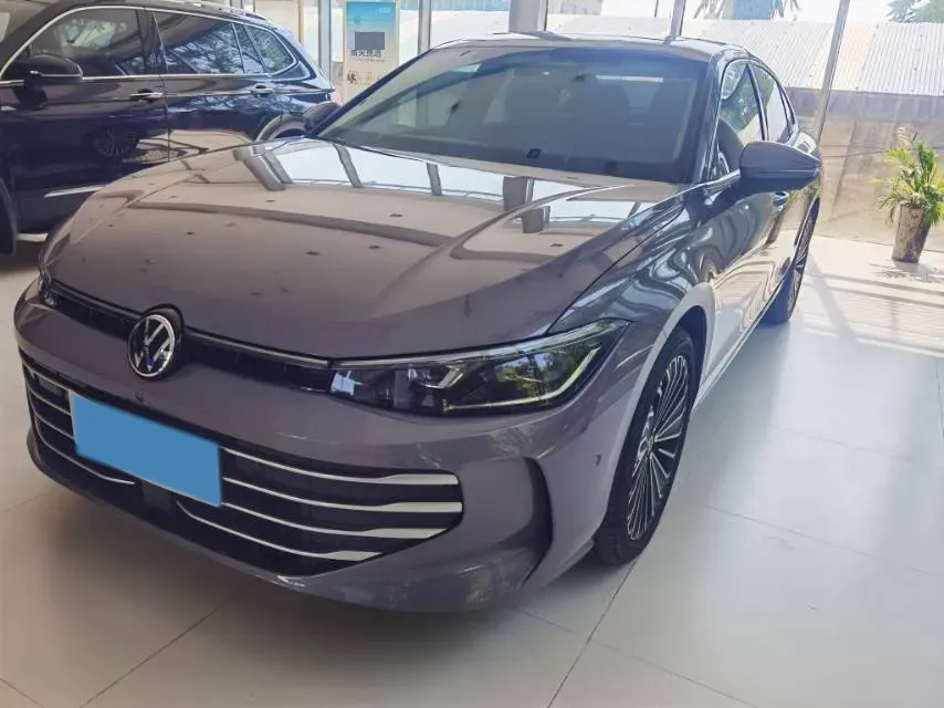 2025 Volkswagen Passat 2.0T 220HP L4 7DCT,autocango,china used car exporter,china ev exporter,chinese used car exporter,chinese used ev exporter