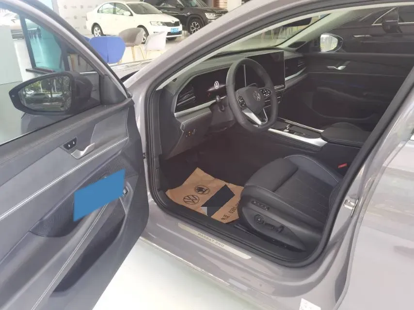 2025 Volkswagen Passat 2.0T 220HP L4 7DCT,autocango,china used car exporter,china ev exporter,chinese used car exporter,chinese used ev exporter
