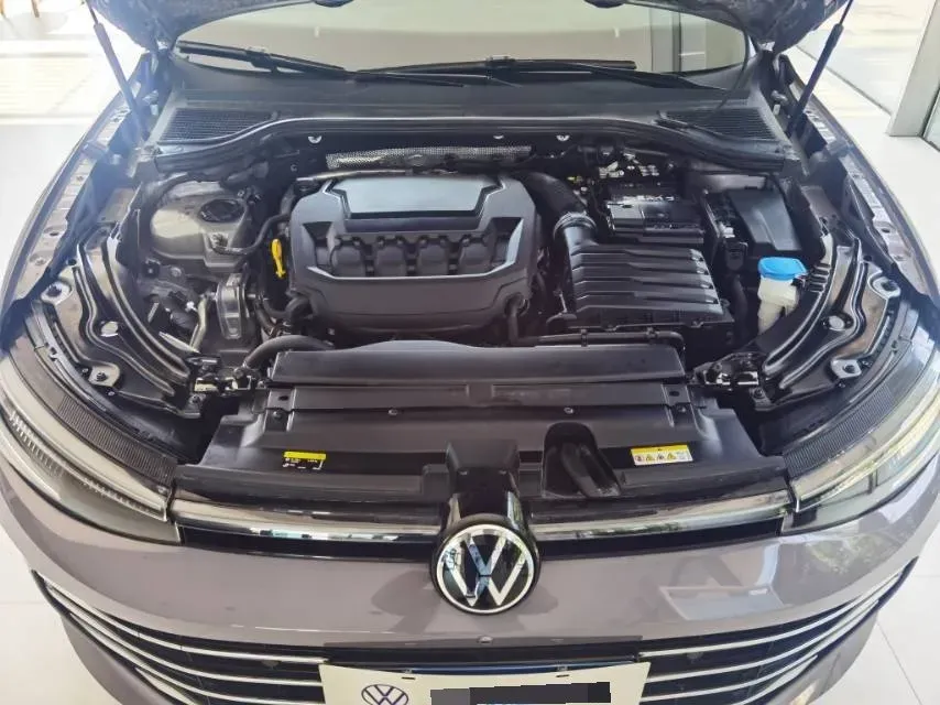 2025 Volkswagen Passat 2.0T 220HP L4 7DCT,autocango,china used car exporter,china ev exporter,chinese used car exporter,chinese used ev exporter