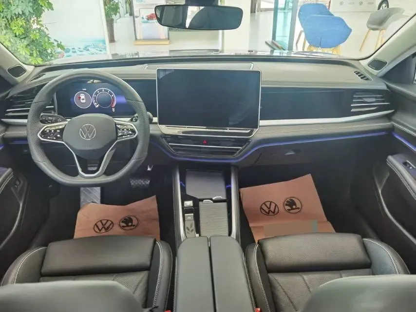 2025 Volkswagen Passat 2.0T 220HP L4 7DCT,autocango,china used car exporter,china ev exporter,chinese used car exporter,chinese used ev exporter