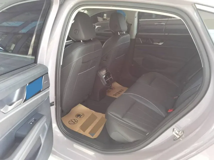 2025 Volkswagen Passat 2.0T 220HP L4 7DCT,autocango,china used car exporter,china ev exporter,chinese used car exporter,chinese used ev exporter