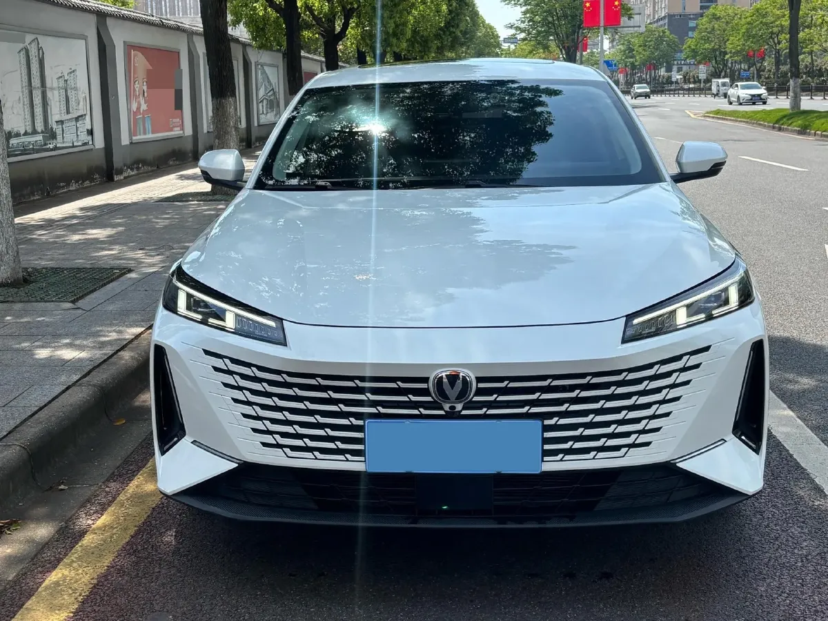 2023 ChangAn Lamore 1.5T 170HP L4 7DCT,autocango,china used car exporter,china ev exporter,chinese used car exporter,chinese used ev exporter