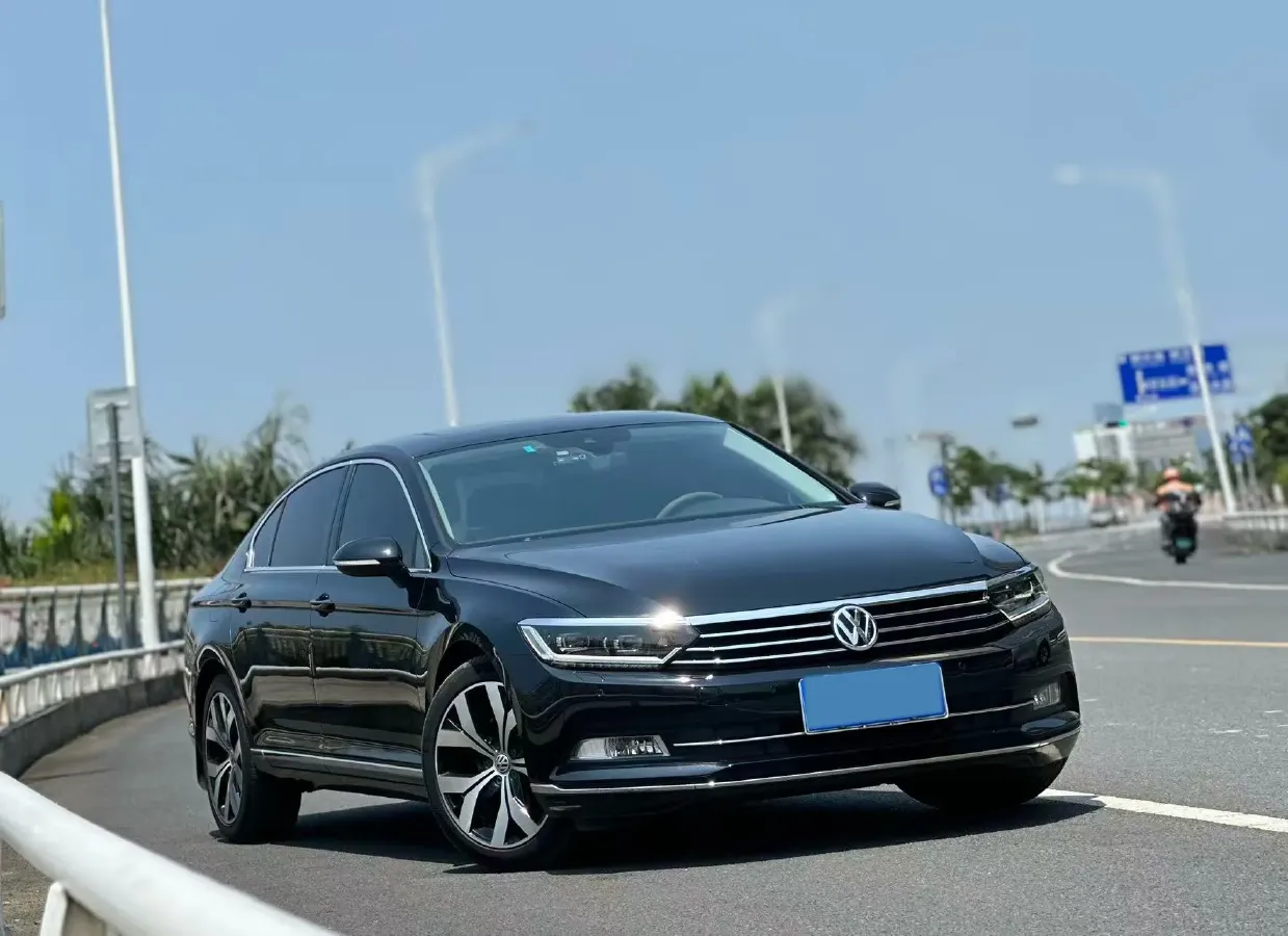 2018 Volkswagen Magotan 1.8T 180HP L4 7DCT,autocango,china used car exporter,china ev exporter,chinese used car exporter,chinese used ev exporter