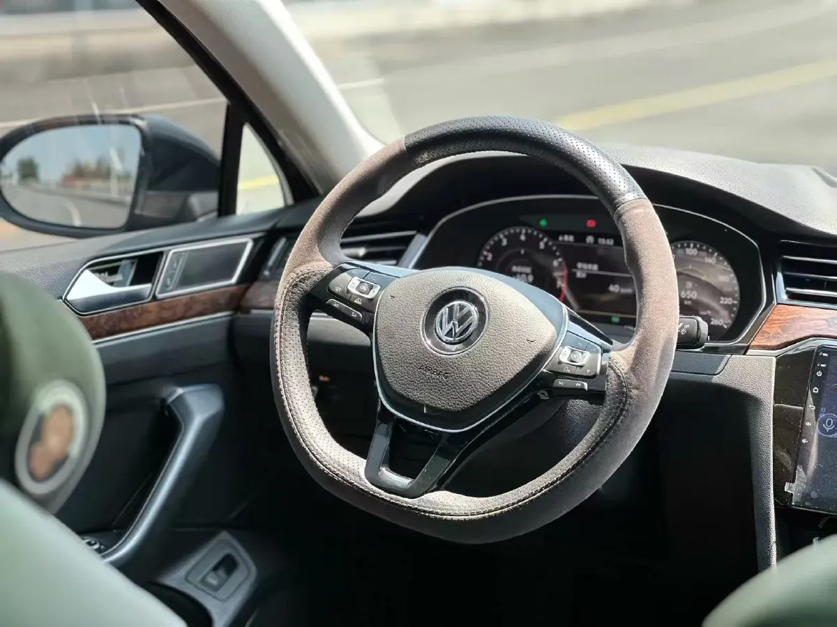 2018 Volkswagen Magotan 1.8T 180HP L4 7DCT,autocango,china used car exporter,china ev exporter,chinese used car exporter,chinese used ev exporter