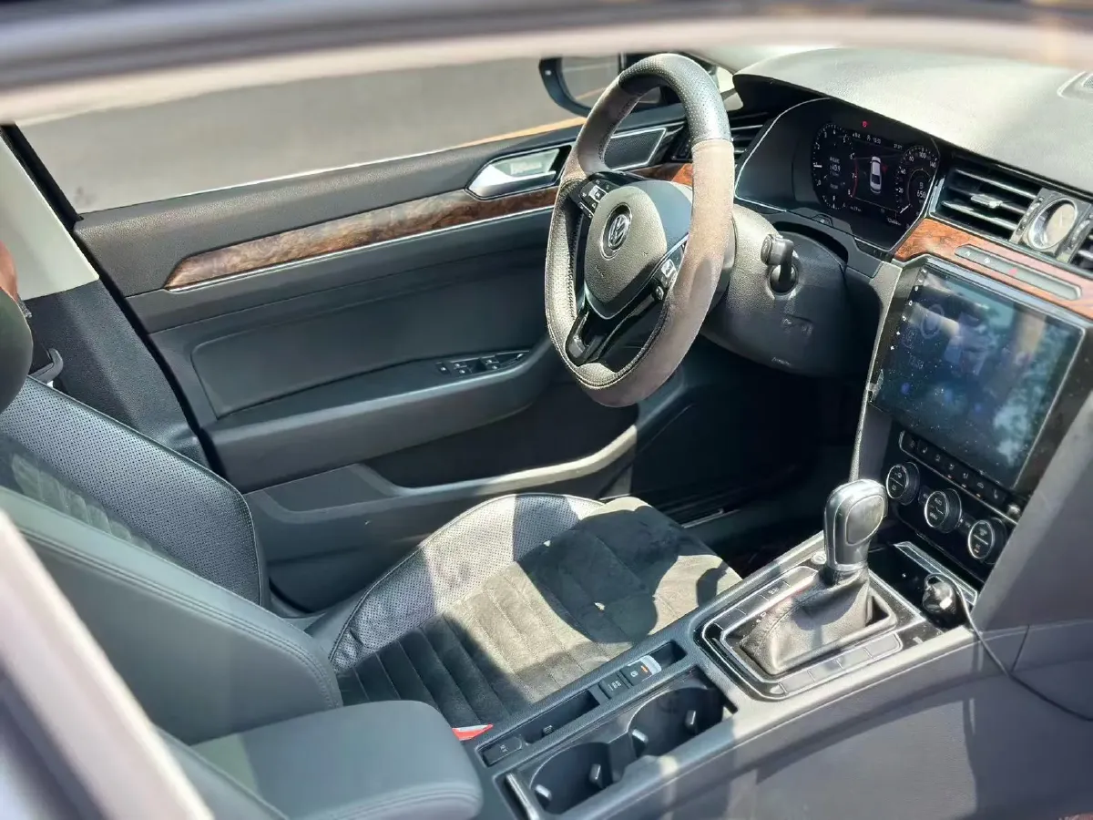 2018 Volkswagen Magotan 1.8T 180HP L4 7DCT,autocango,china used car exporter,china ev exporter,chinese used car exporter,chinese used ev exporter