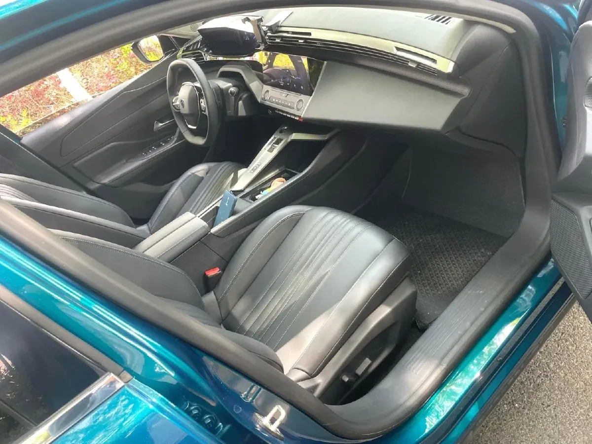 2023 Peugeot 408X 1.6T 175HP L4 8AT,autocango,china used car exporter,china ev exporter,chinese used car exporter,chinese used ev exporter