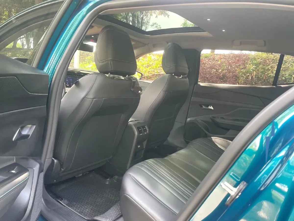 2023 Peugeot 408X 1.6T 175HP L4 8AT,autocango,china used car exporter,china ev exporter,chinese used car exporter,chinese used ev exporter